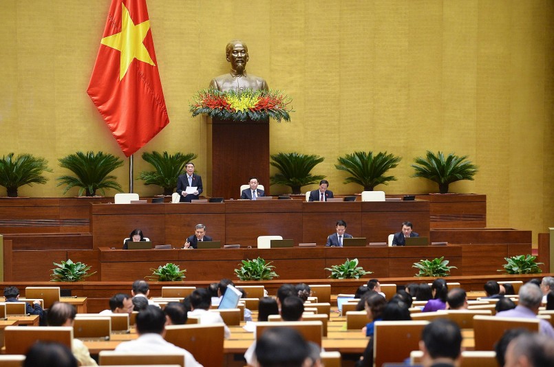 Quốc hội thảo luận tại Hội trường về Dự án Luật Giao dịch điện tử (sửa đổi)