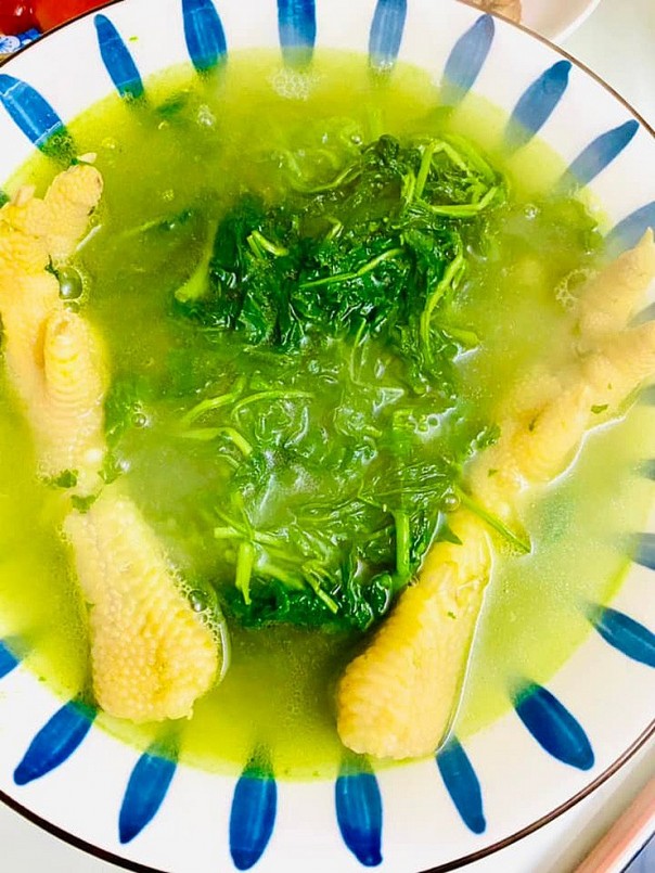 Thực tế, thứ rau dại này có thể làm thành những món ngon nổi tiếng: luộc, xào tỏi, xào thịt bò, ăn lẩu.