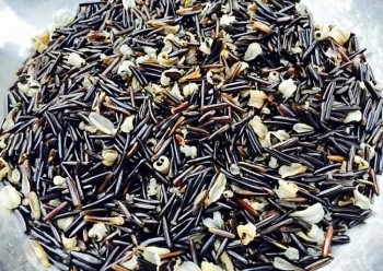 Lạ lùng với loại gạo như cây đinh, xưa bỏ đi nay có giá 1,36 triệu đồng/kg