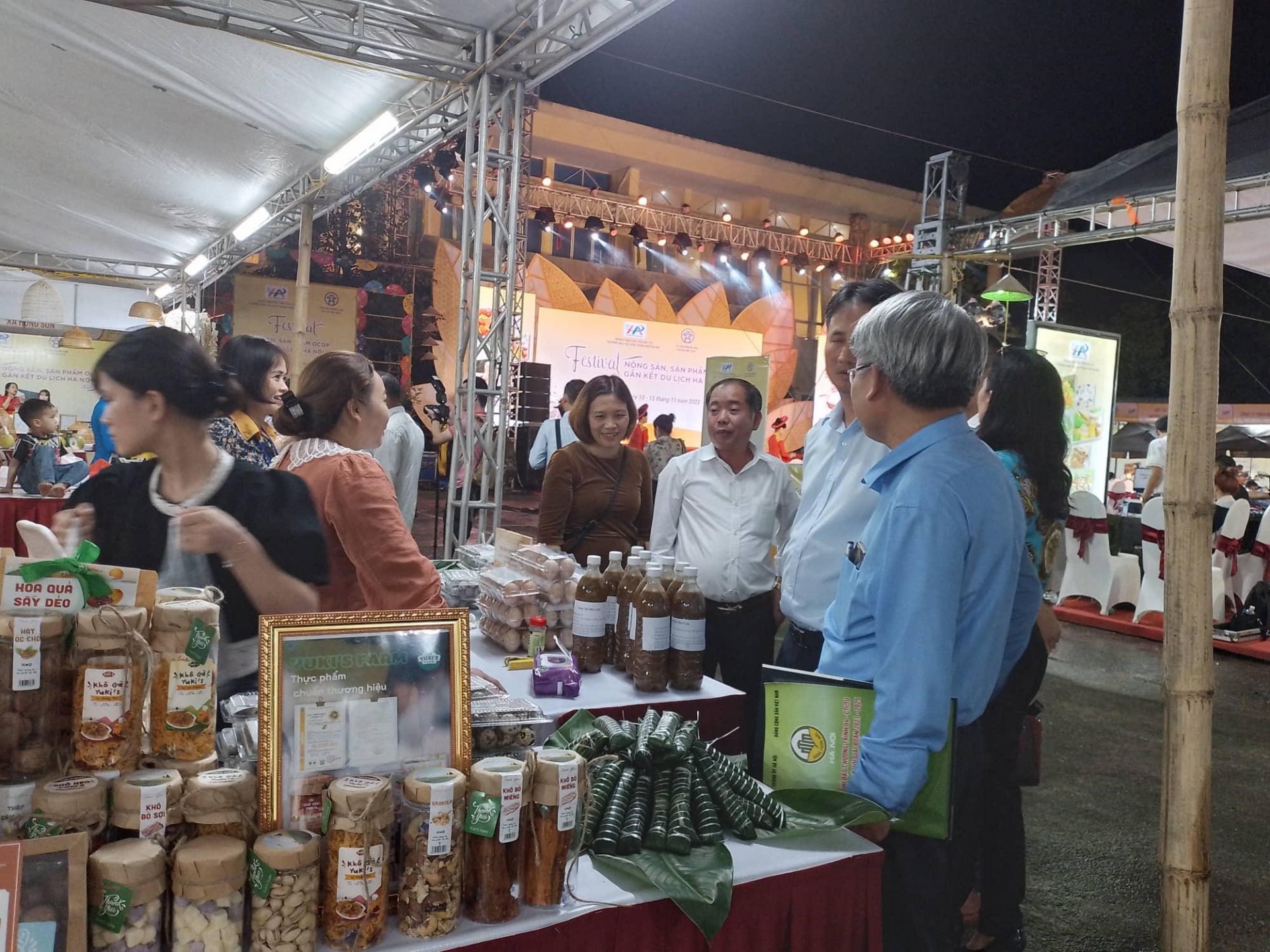 Phát triển nông sản kết hợp với du lịch 