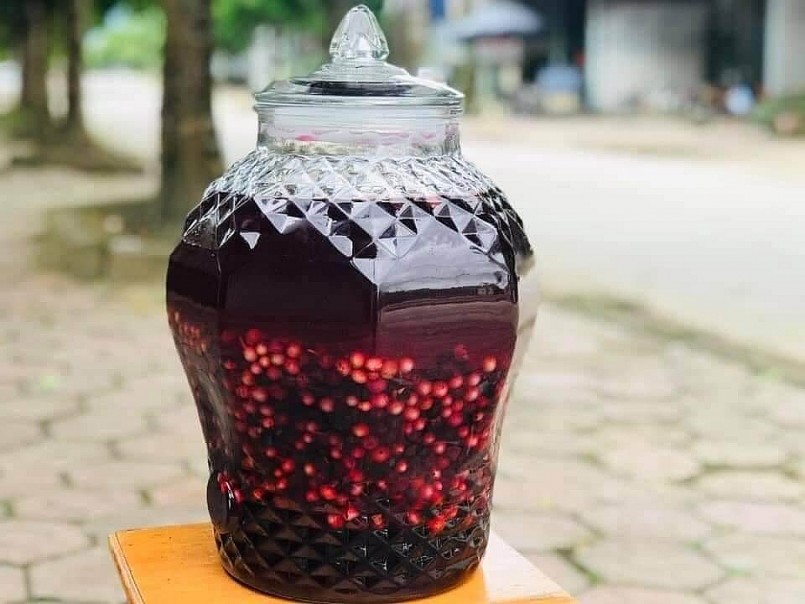 nho rừng ngâm có màu tím đậm rất đẹp