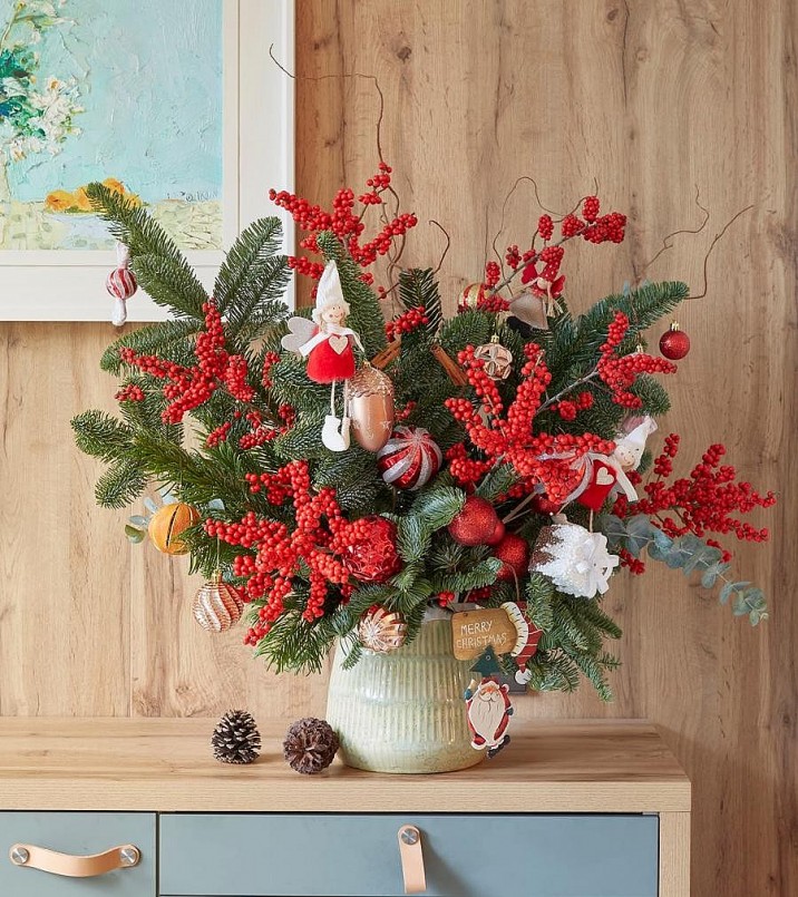 Nếu không có đủ không gian để bày cây thông thì cắm cành thông cũng làm nên chi tiết trang trí Giáng sinh đẹp Nếu không có đủ không gian để bày cây thông thì cắm cành thông cũng làm nên chi tiết trang trí Giáng sinh đẹp