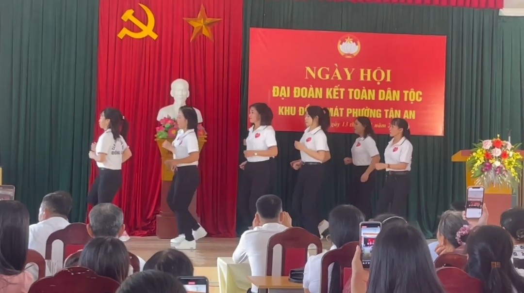 undefined Quảng Ninh đồng loạt tổ chức ngày hội Đại đoàn kết toàn dân tộc