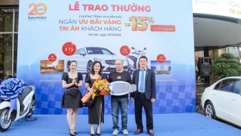 Tri ân khách hàng, Eurowindow tặng ô tô Mercedes gần 2 tỷ đồng