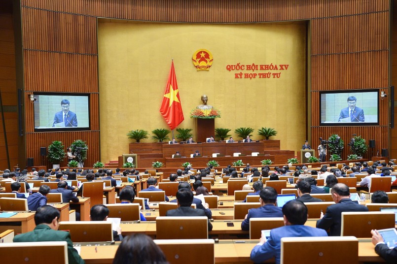 Chủ nhiệm Ủy ban Kinh tế Vũ Hồng Thanh trình bày Báo cáo giải trình, tiếp thu, chỉnh lý dự thảo Luật Phòng, chống rửa tiền (sửa đổi).