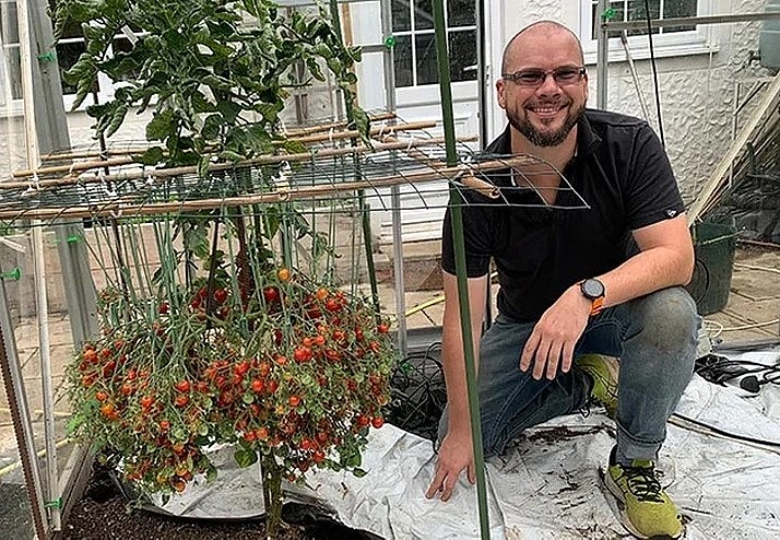 Douglas bất ngờ khi phát hiện thấy một thân cây mọc tới 1.269 quả