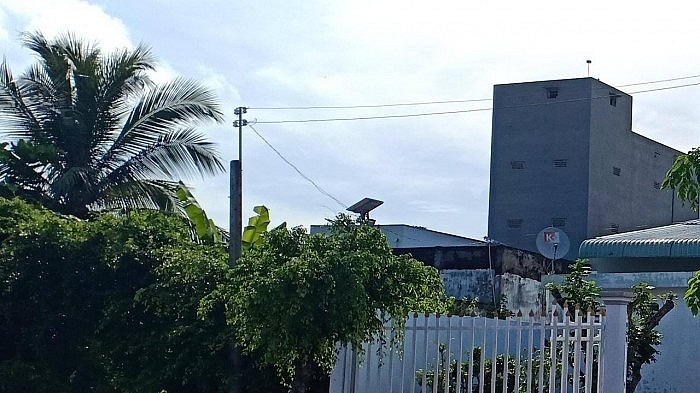 Nhà yến nằm trong khu dân cư, cách khu dân cư dưới 300m không được sử dụng loa phóng phát âm thanh Nhà yến nằm trong khu dân cư, cách khu dân cư dưới 300m không được sử dụng loa phóng phát âm thanh