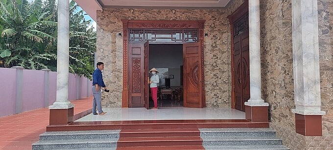 Căn biệt thự mới xây năm 2021 của gia đình chị Hiền nhờ nuôi dê sinh sản và dê thương phẩm Căn biệt thự mới xây năm 2021 của gia đình chị Hiền nhờ nuôi dê sinh sản và dê thương phẩm