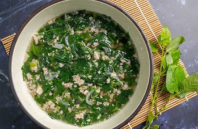 Rau xương cá nấu canh thịt băm cũng là một đặc sản ở Tây Nguyên