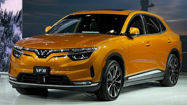 Giá xe ô tô điện Vinfast VF 8 giữa tháng 11/2022: Giá cực tốt, sài cực sang