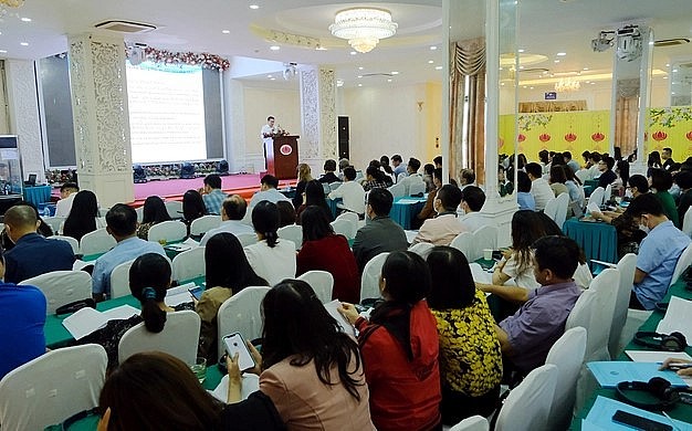 Hội nghị được nghe các văn bản quy phạm pháp luật mới về quản lý thức ăn chăn nuôi. Ảnh: Bảo Thắng.