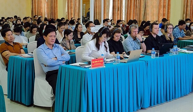 Ông Dương Tất Thắng, Cục trưởng Cục Chăn nuôi cùng các đại biểu dự hội nghị. Ảnh: Bảo Thắng.