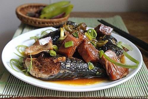Độc đáo với món Cá kho mít non