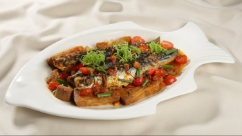 Cách kho cá chuồn ngon với mít non bùi bùi, ngọt thịt