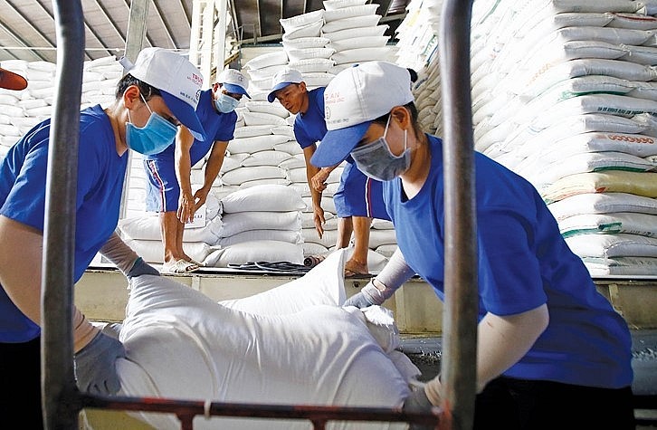 Theo Hiệp hội Lương thực Việt Nam, giá gạo XK 5% tấm của Việt Nam đang ở mức 428 USD/tấn. Theo Hiệp hội Lương thực Việt Nam, giá gạo XK 5% tấm của Việt Nam đang ở mức 428 USD/tấn.