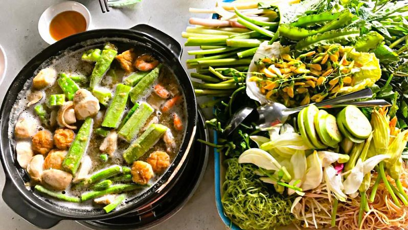 Loại rau không trồng cũng mọc sum suê, dân nhổ bán kiếm 600.000 đồng/ngày