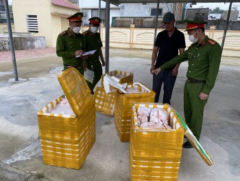 Hà Tĩnh: Bắt giữ xe tải vận chuyển 400kg da, mỡ động vật