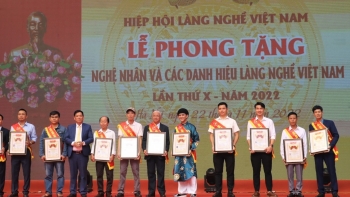 Phong tặng Nghệ nhân và các danh hiệu Làng nghề Việt Nam