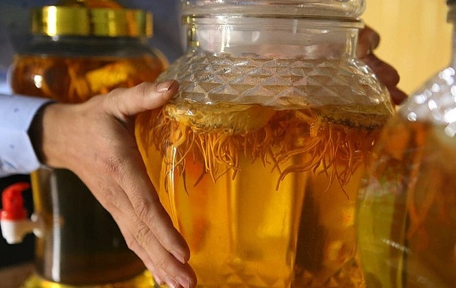 Anh Luân đã xây dựng được 2 sản phẩm đạt chuẩn OCOP 3 sao là đông trùng hạ thảo sấy và rượu đông trùng hạ thảo.