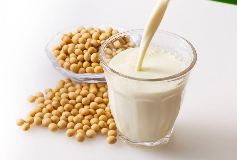 Nam giới uống nhiều sữa đậu nành có bị yếu sinh lý?