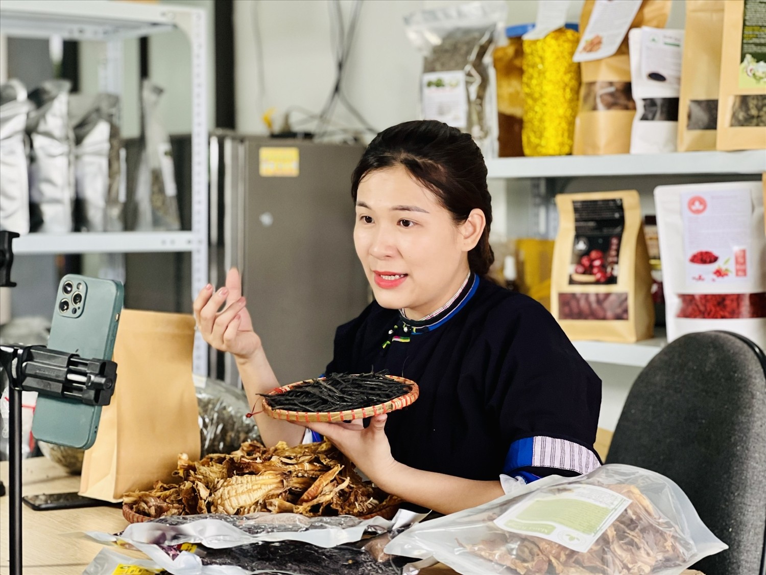 Hot Tiktoker Nông Cẩm Quỳnh Livetream quảng bá nông sản xứ Tuyên