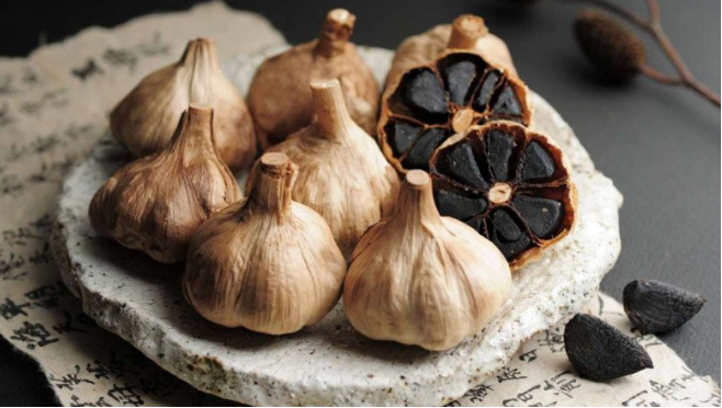 Những ai tuyệt đối không nên ăn “thần dược” tỏi đen?