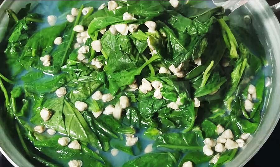 Canh cải trời nấu hến