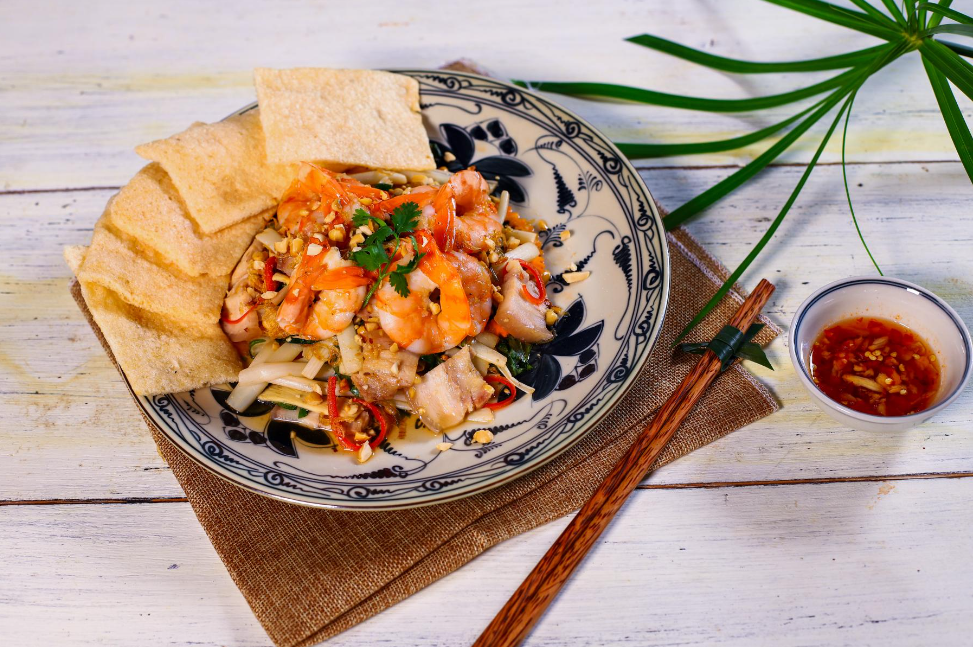 Loại rau băm cho lợn ăn làm thành món gỏi đặc sản Bình Dương