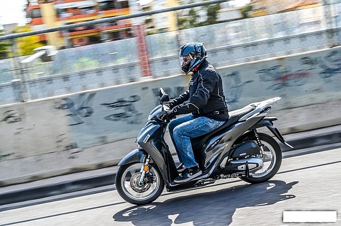 Honda SH 125i 2022 bản Ý được đánh giá cao về khả năng vận hành