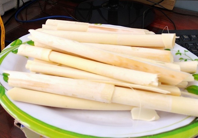 “Thân em” nhiều gai, mọc hoang đầy rừng thành “món ngon của lạ”, 120.000 đồng/kg vẫn được săn lùng