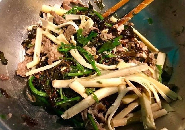 “Thân em” nhiều gai, mọc hoang đầy rừng thành “món ngon của lạ”, 120.000 đồng/kg vẫn được săn lùng