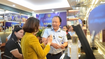 Nhận diện hàng thật, hàng giả trước cao điểm mua sắm dịp Tết 2023