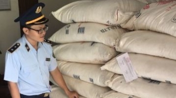 Long An: Phát hiện, tạm giữ 5 tấn đường cát nhập lậu