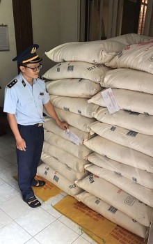 Long An: Phát hiện, tạm giữ 5 tấn đường cát nhập lậu