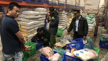 Bình Dương: Thu giữ 130kg thực phẩm đã qua chế biến không rõ nguồn gốc