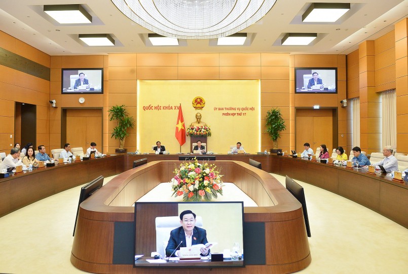 Chủ tịch Quốc hội Vương Đình Huệ chủ trì, điều hành nội dung phiên họp