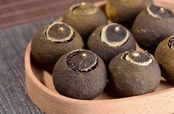 Kỳ lạ loại đặc sản ủ 3 năm mới có, nhìn như quả quýt khô giá 5 triệu đồng/kg đang được mọi người săn lùng