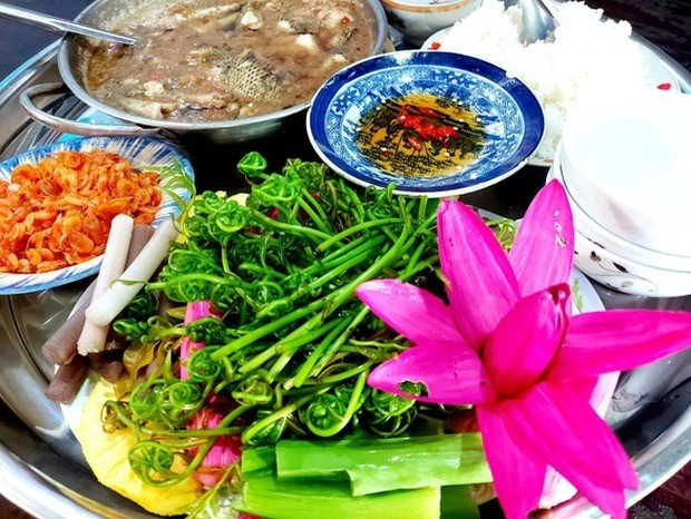 Rau chột choại luộc cho một mùi vị khó quên