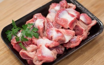 Bộ phận cực rẻ của con gà bán đầy ngoài chợ, đem xào với thứ này thành "thần dược"