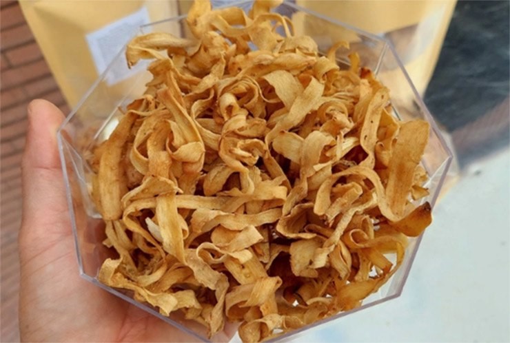 Vào mỗi dịp Tết, mứt đinh lăng đắt hàng,có bao nhiêu cũng bán hết