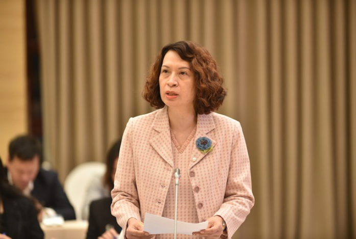 Thứ trưởng Bộ Y tế Nguyễn Thị Liên Hương làm rõ những vấn đề liên quan đến lao động ngành Y tế và an toàn vệ sinh thực phẩm trong trường học - Ảnh: VGP