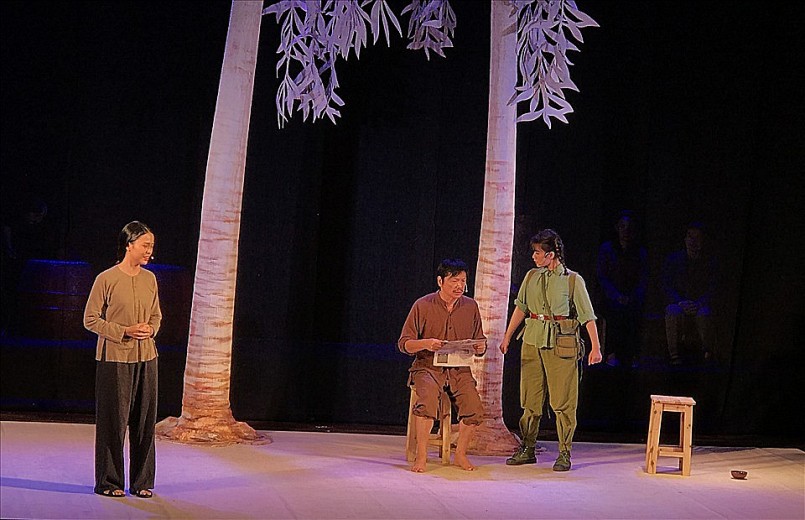 Cố tác giả Nguyễn Xuân Trình được truy tặng Giải thưởng Hồ Chí Minh với tác phẩm kịch bản sân khấu Bạch đàn liễu.