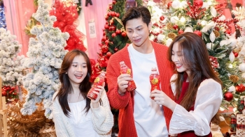 Người trẻ hối hả thanh nhiệt cơ thể để luôn tươi tắn dịp cuối năm