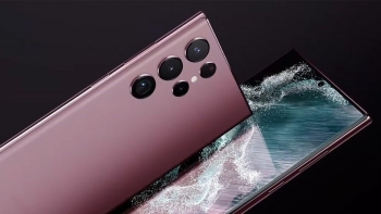 Galaxy S22 Ultra tiếp tục lao dốc, "so kè cực gắt" với iPhone 13 Pro