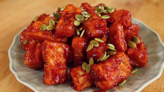 Cách làm đậu phụ sốt cay Hàn Quốc thơm ngon, tròn vị