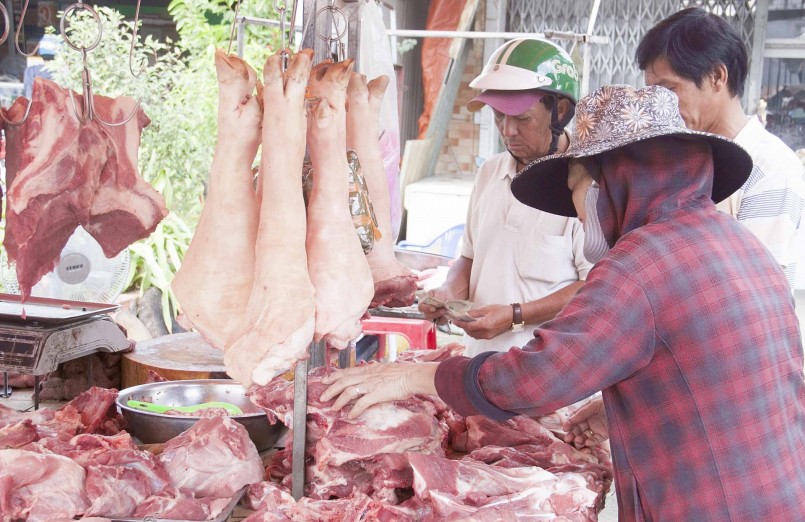 Lượng heo hơi dồi dào trong khi tiêu thụ nội địa giảm, phương án trữ heo đông lạnh được đưa ra trong khi xuất khẩu heo hơi vẫn rất khó khăn.