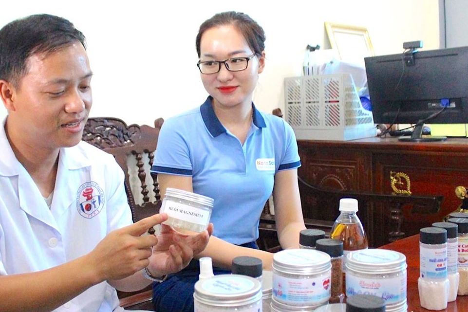 Vợ chồng trẻ anh Hồ Văn Vinh và chị Trần Thị Hồng Thắm