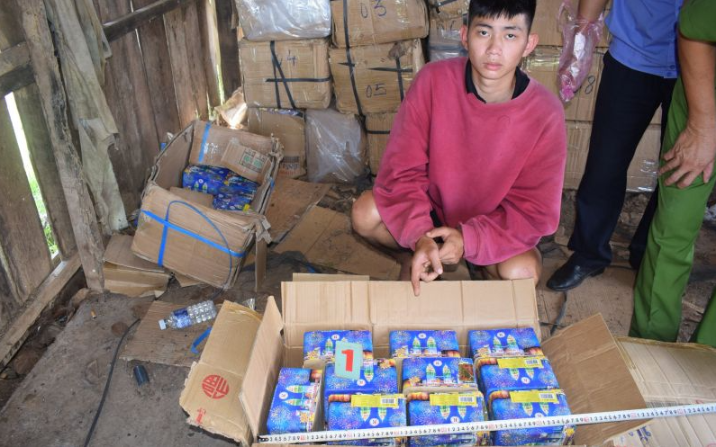 Liên tiếp bắt giữ 02 vụ tàng trữ, vận chuyển hơn 600 kg pháo nổ trái phép