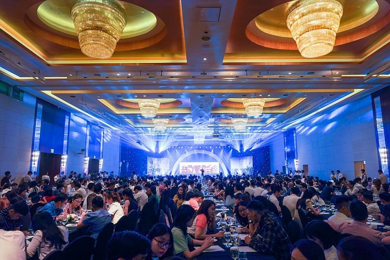 Một sự kiện mở bán căn hộ Imperia Smart City thu hút hơn 500 khách hàng tham dự. Một sự kiện mở bán căn hộ Imperia Smart City thu hút hơn 500 khách hàng tham dự.