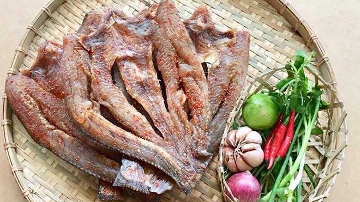 Loài cá quê trước có đầy ngoài ruộng, đem phơi khô thành đặc sản giá 400.000 đồng/kg